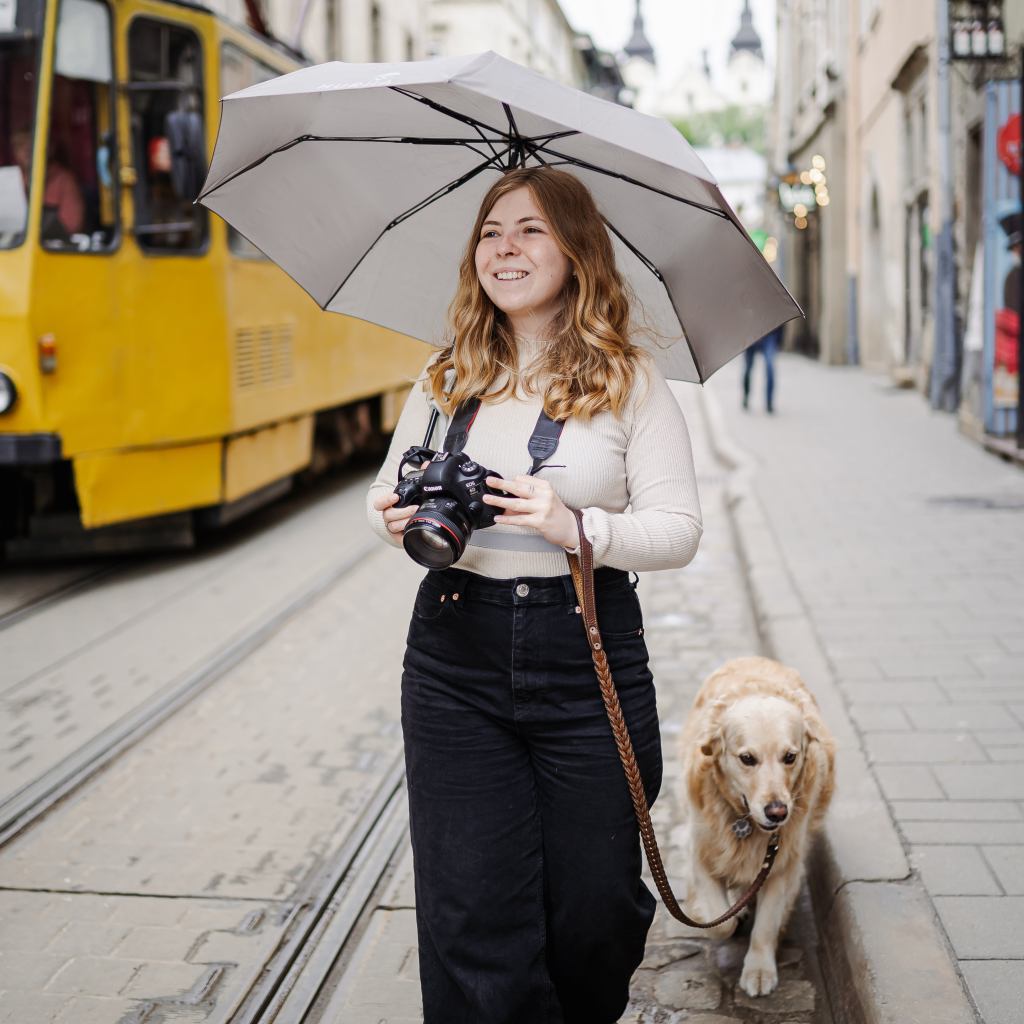 What Are the Benefits of Having Hands-free Rain Umbrellas?