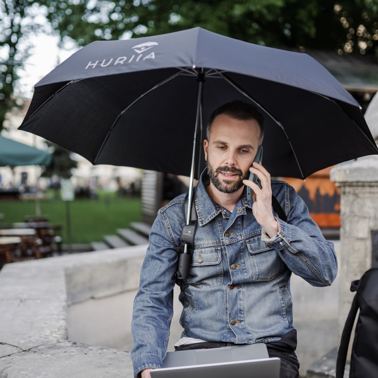 Unveiling the Multiple Ways how an Umbrella Holder is much Better than your Traditional Umbrella